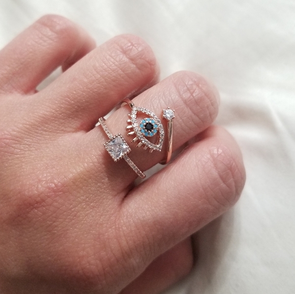 BohemianMermaid Jewelry - 🔥HP🔥NEW HAMZA EVIL EYE RING